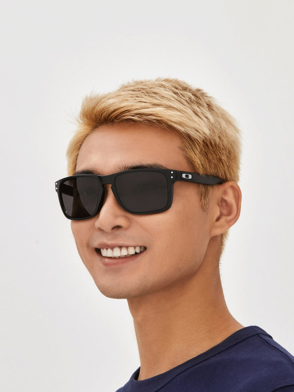 Oakley OO9417 Holbrook XL Men's Square Prizm Sunglasses - Grey Smoke Frame